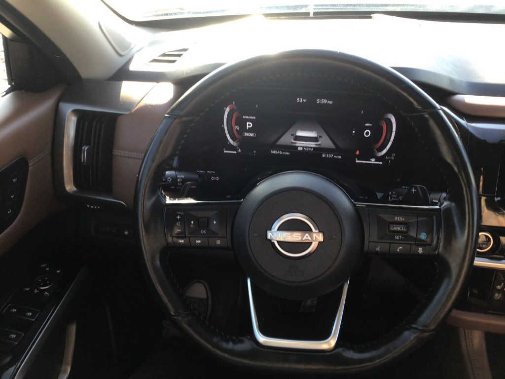 Used 2023 Nissan Pathfinder Platinum w/ Black Appearance Package AWD/4WD image 7