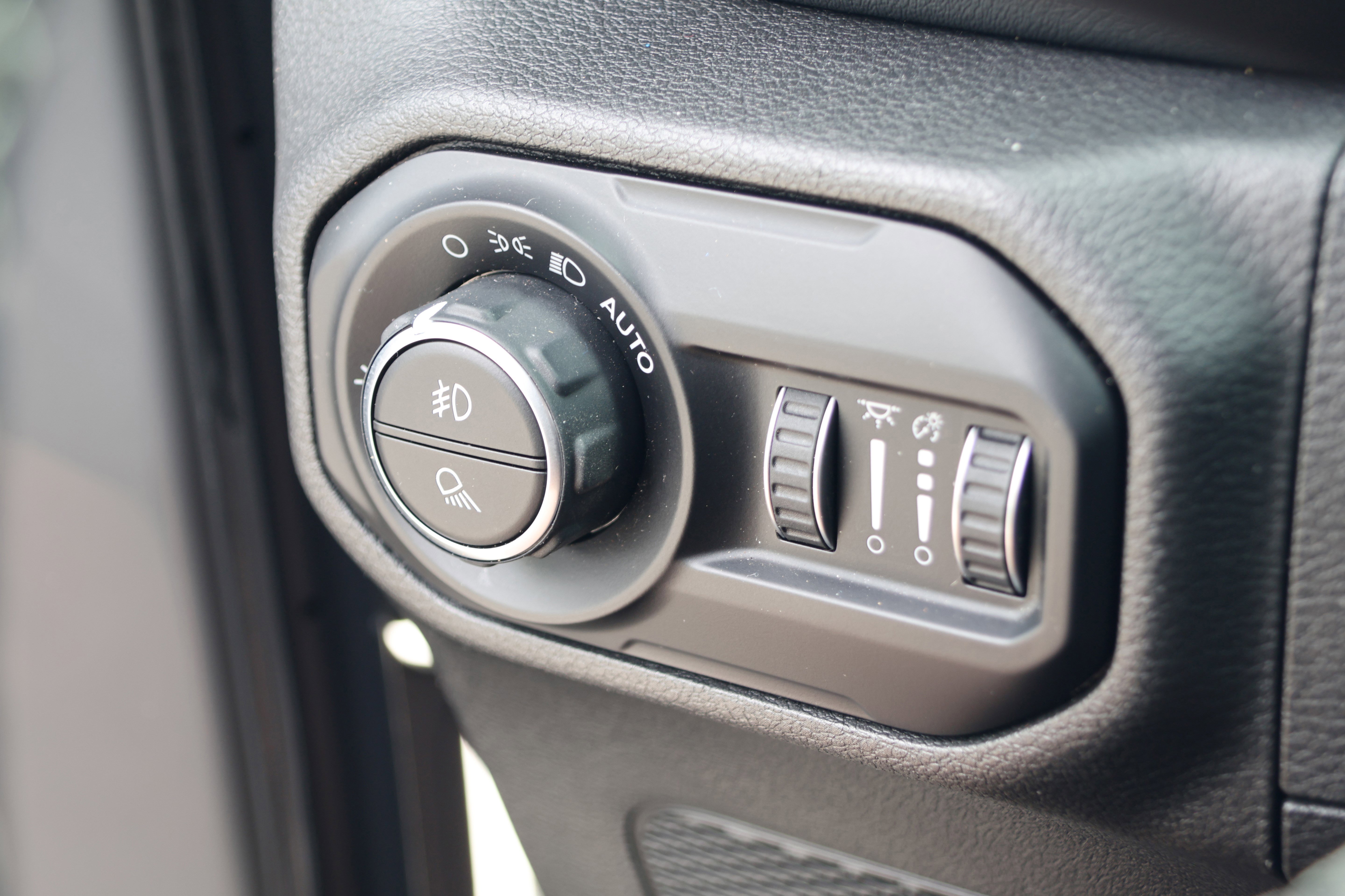 Used 2021 Jeep Gladiator Overland w/ Popular Equipment Package AWD/4WD image 12