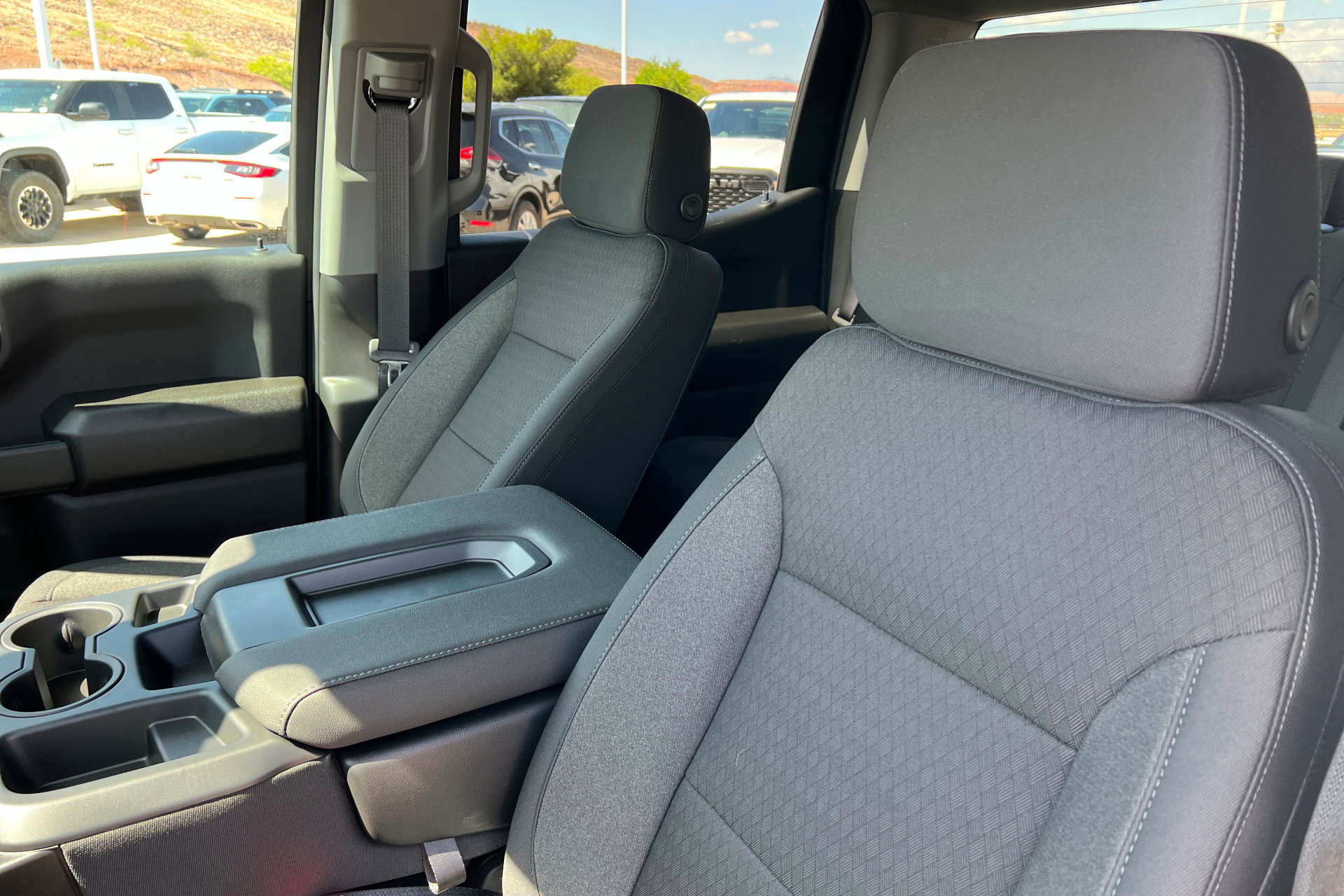 New 2026 Chevrolet Silverado 1500 Custom w/ LPO, Dark Essentials Package AWD/4WD image 17