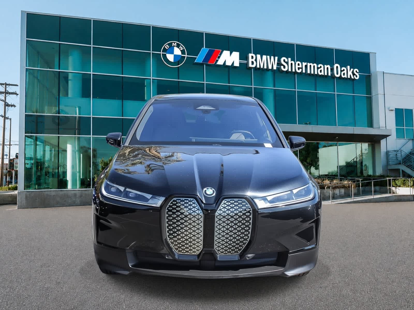 Used 2024 BMW iX xDrive50 w/ Convenience Package AWD/4WD image 2