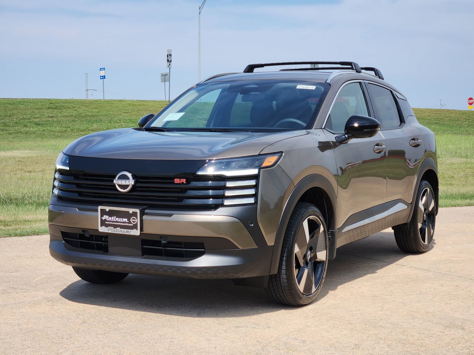 New 2026 Nissan Kicks SR image 7