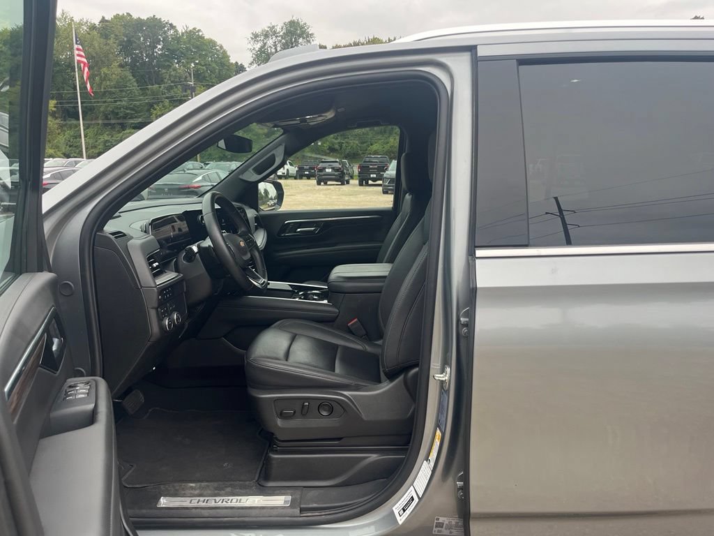 Used 2025 Chevrolet Tahoe LT AWD/4WD image 19