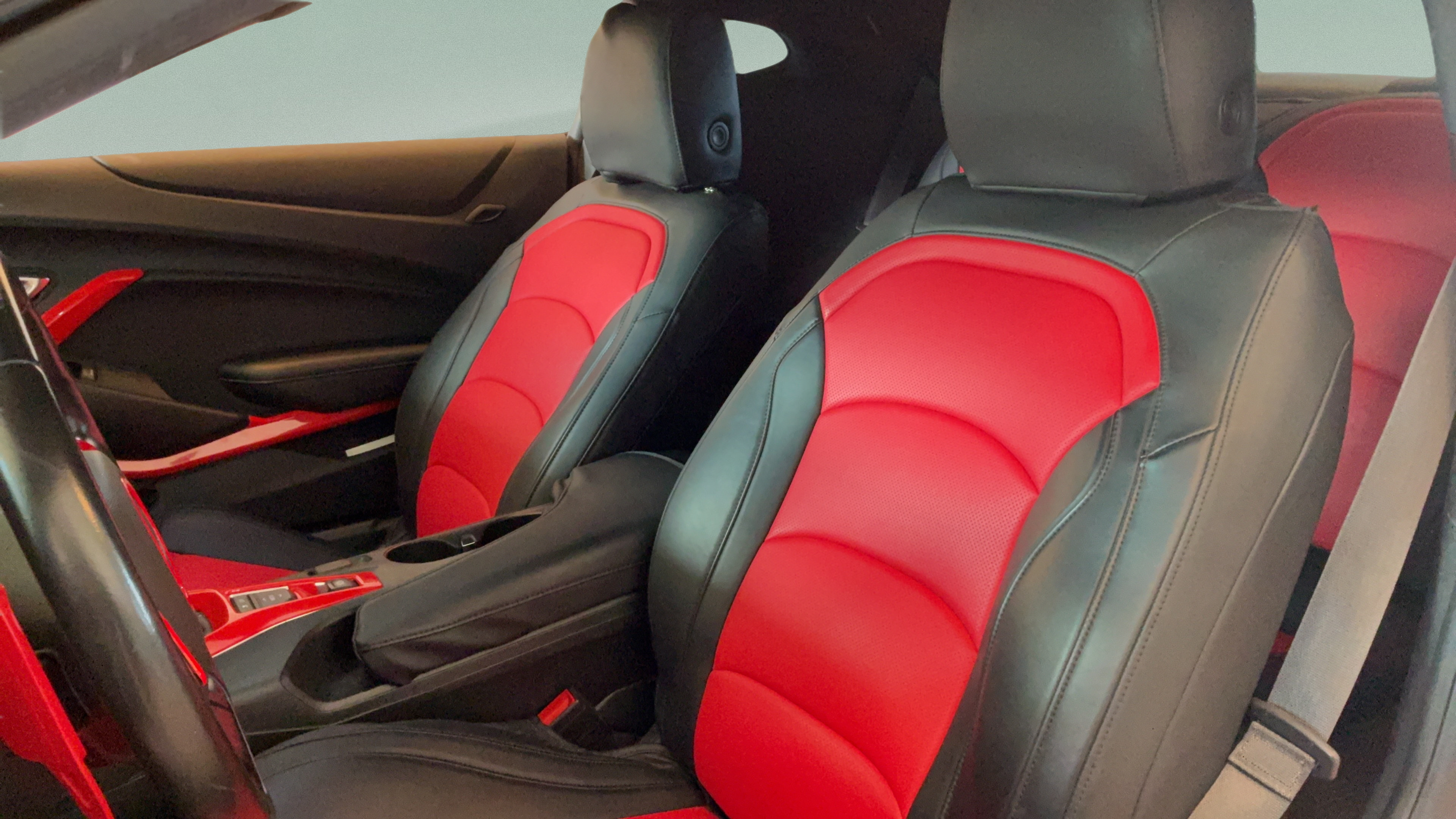 Used 2021 Chevrolet Camaro LT w/ Technology Package RWD image 31