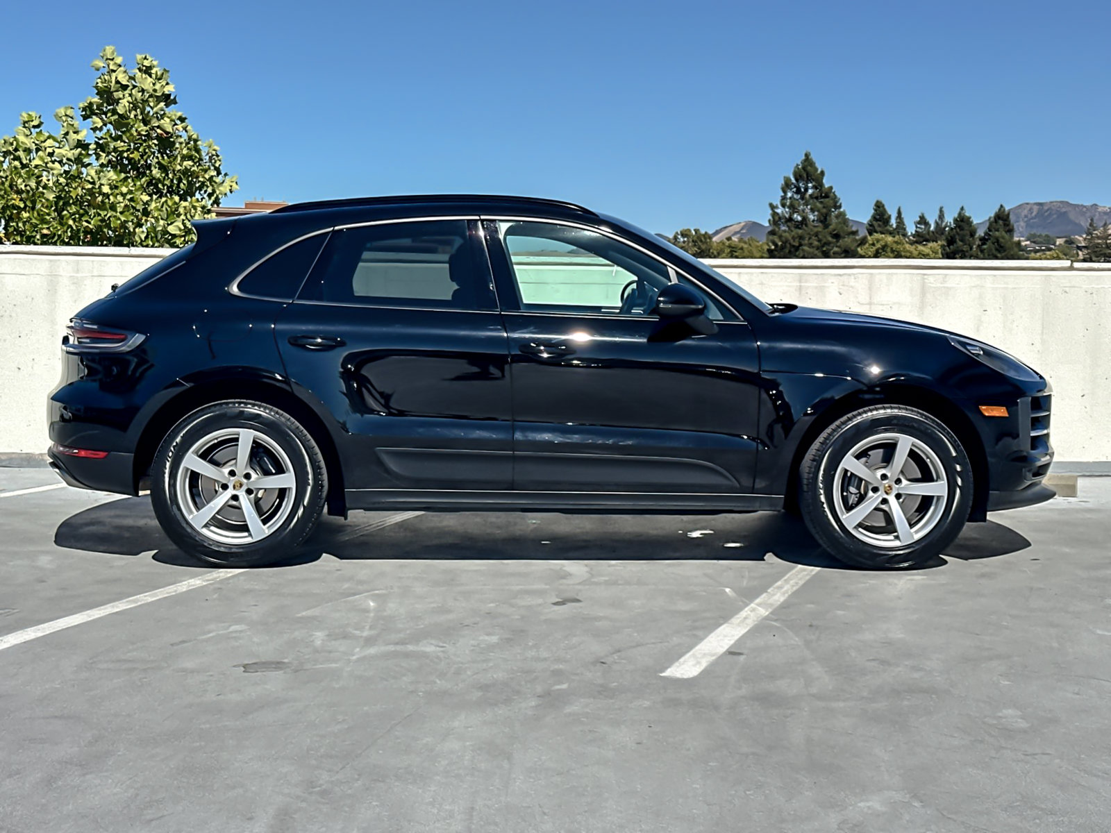 Certified 2020 Porsche Macan AWD/4WD image 10