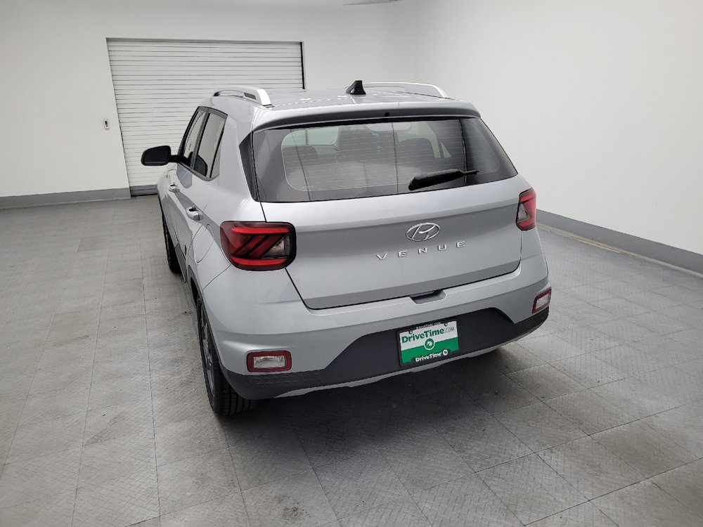 Used 2022 Hyundai Venue SEL image 6