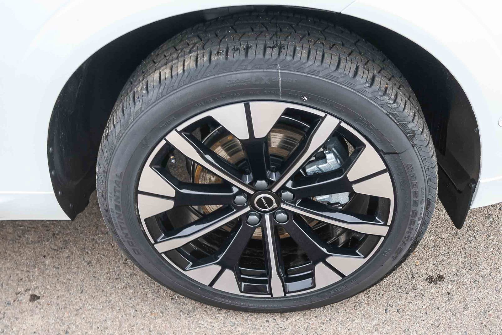 New 2026 Volvo XC60 B5 Plus w/ Climate Package PRO image 15