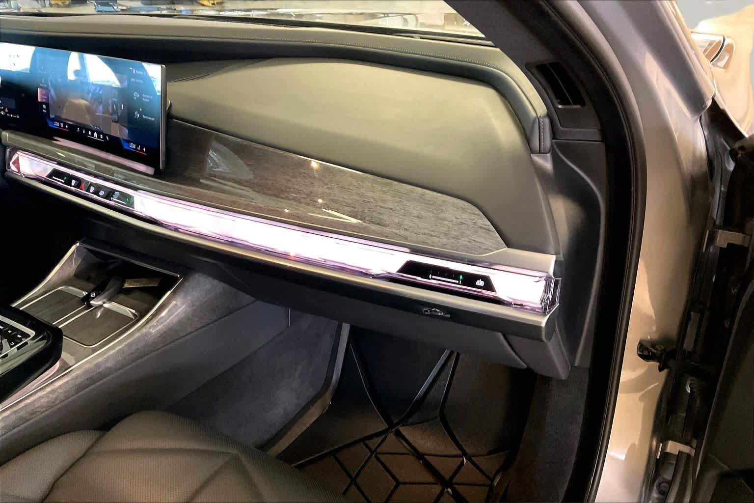 Certified 2023 BMW 740i RWD image 17