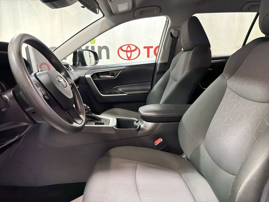 Used 2025 Toyota RAV4 XLE image 21