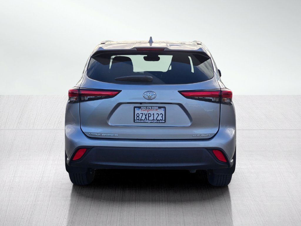 Used 2022 Toyota Highlander XLE AWD/4WD image 5