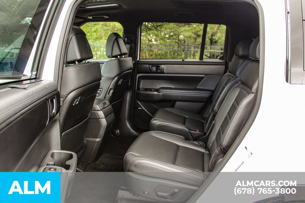Used 2025 Hyundai Santa Fe Calligraphy AWD/4WD image 17