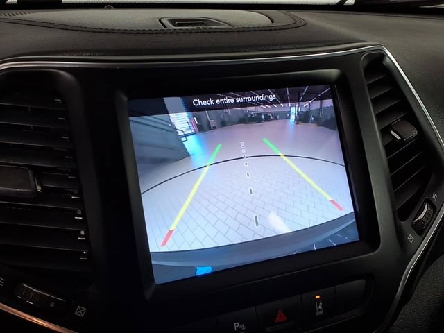 Used 2021 Jeep Cherokee Latitude Lux w/ Comfort/Convenience Group AWD/4WD image 24