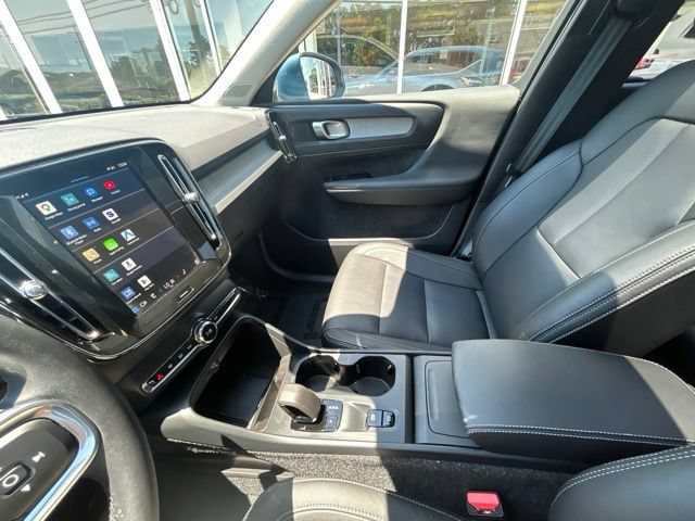 Certified 2025 Volvo XC40 B5 Core AWD/4WD image 22