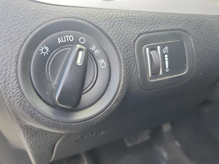 Used 2018 Dodge Journey SE w/ Connectivity Group FWD image 18