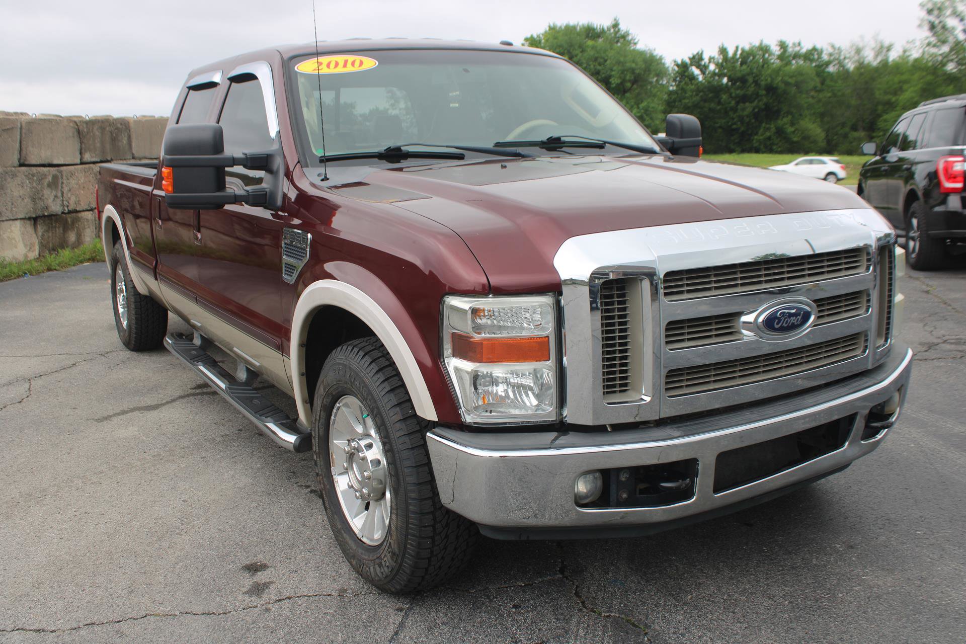 Used 2010 Ford F250 Lariat RWD image 1