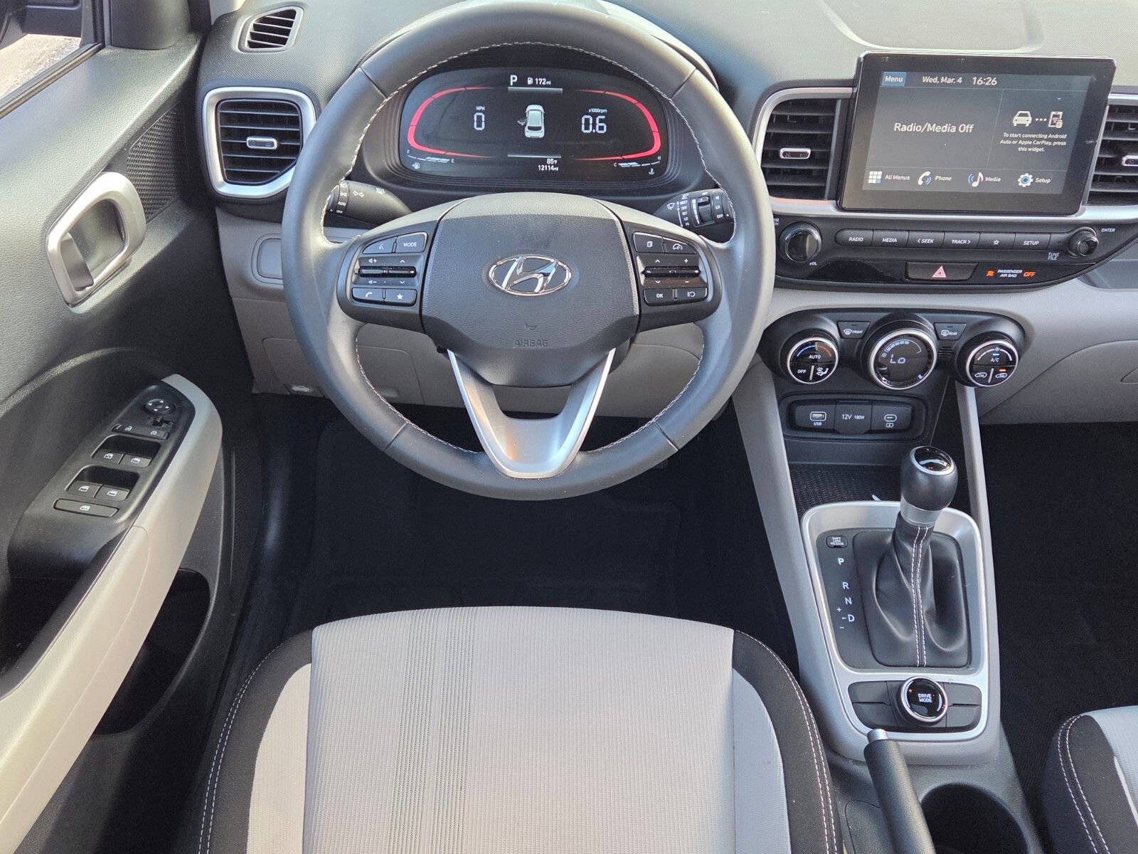 Used 2024 Hyundai Venue SEL image 7