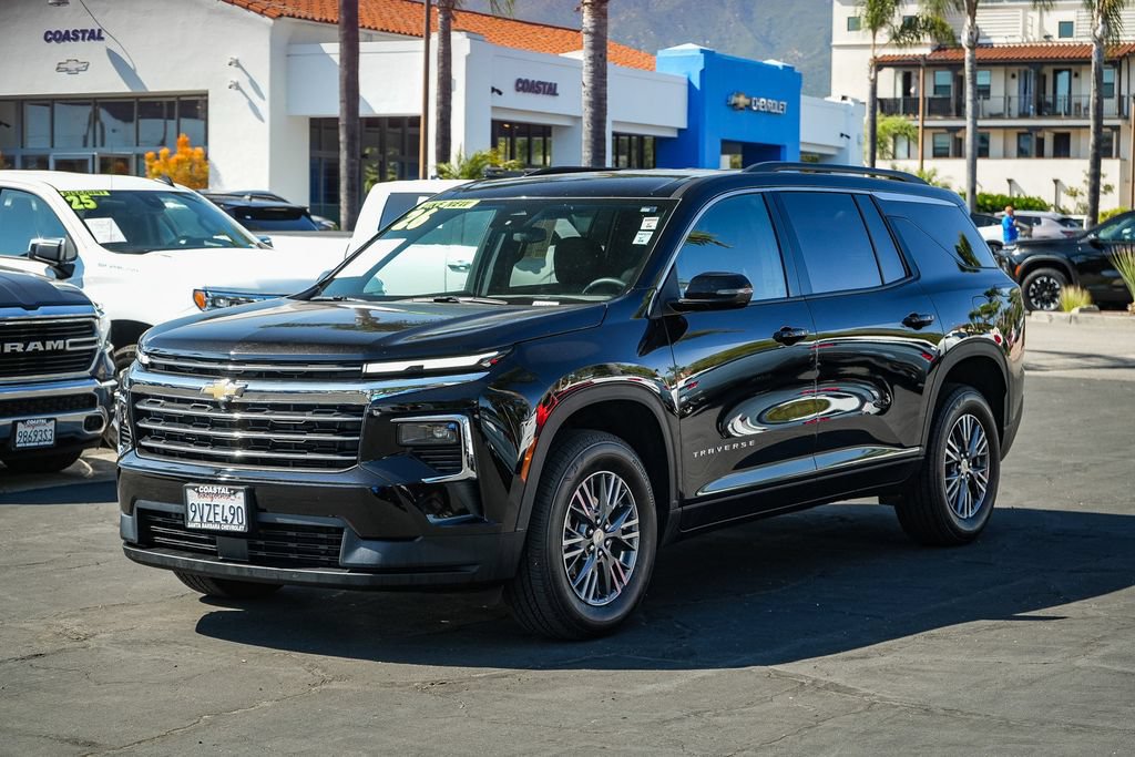 Used 2026 Chevrolet Traverse LT FWD image 3