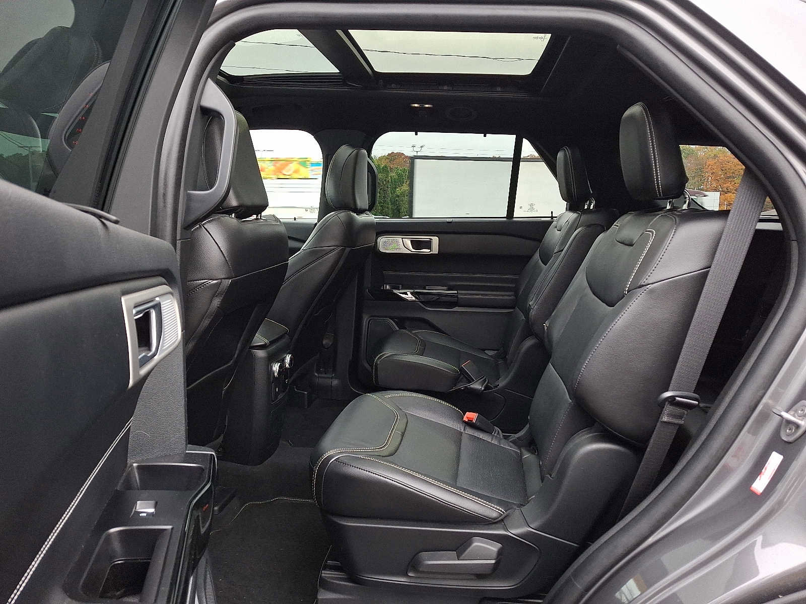 Used 2023 Ford Explorer ST w/ Equipment Group 401A image 11