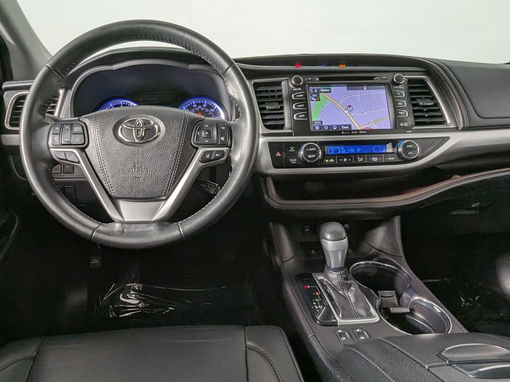 Used 2019 Toyota Highlander XLE AWD/4WD image 18