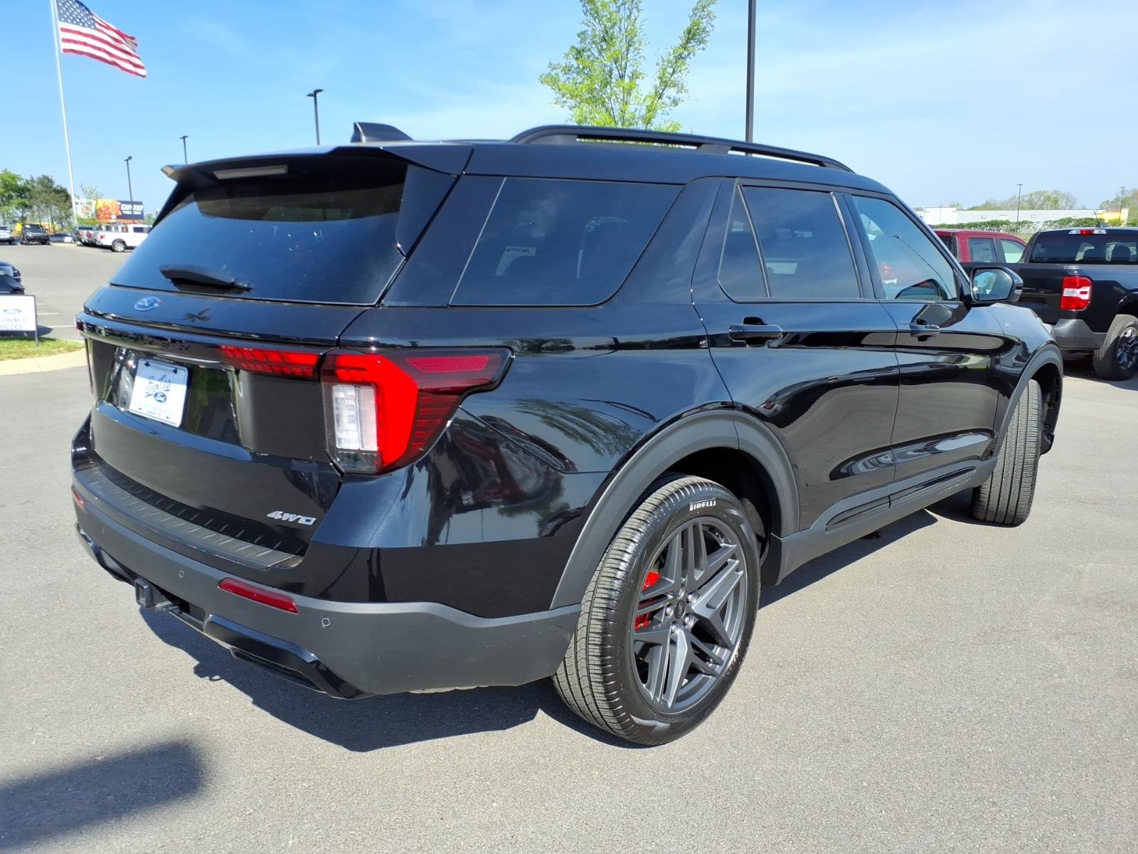 Certified 2025 Ford Explorer ST-Line w/ Premium Package image 3