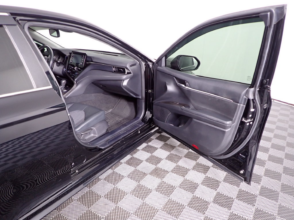 Used 2022 Toyota Camry SE w/ Convenience Package FWD image 34