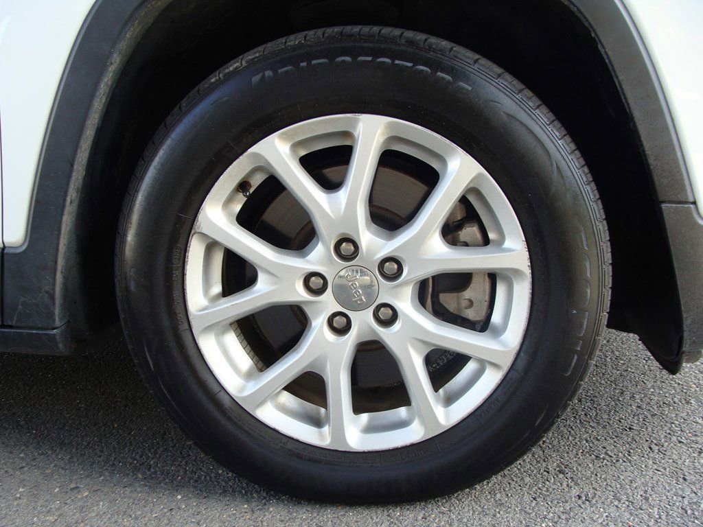 Used 2017 Jeep Cherokee Sport image 29