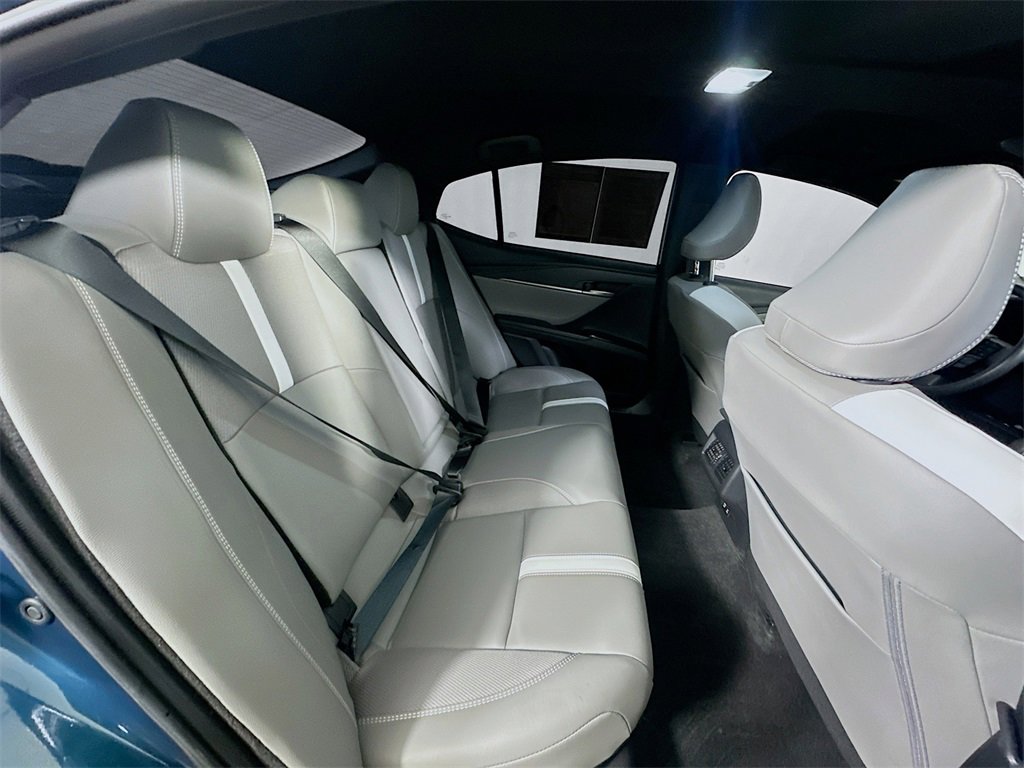 Used 2025 Toyota Camry SE image 11