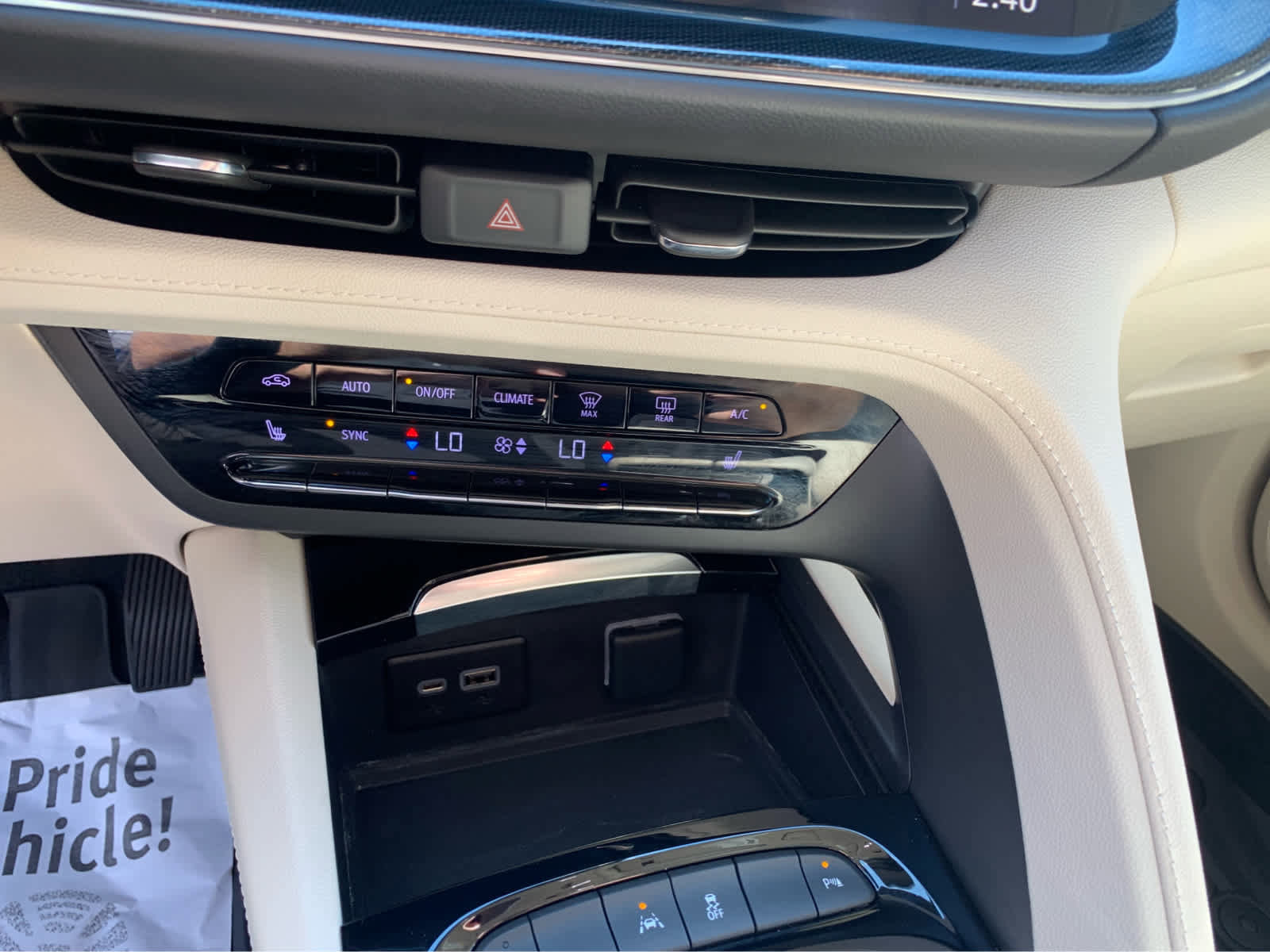 Used 2022 Buick Envision Essence w/ Safety Package image 17