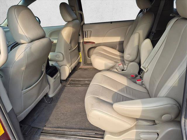 Used 2014 Toyota Sienna XLE FWD image 16