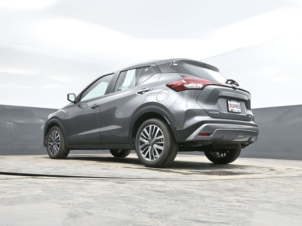 Used 2024 Nissan Kicks SV image 30