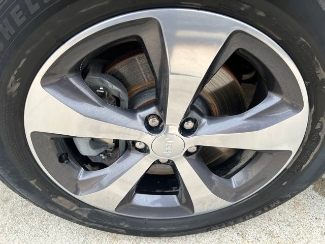 Certified 2019 Jeep Cherokee Limited AWD/4WD image 9