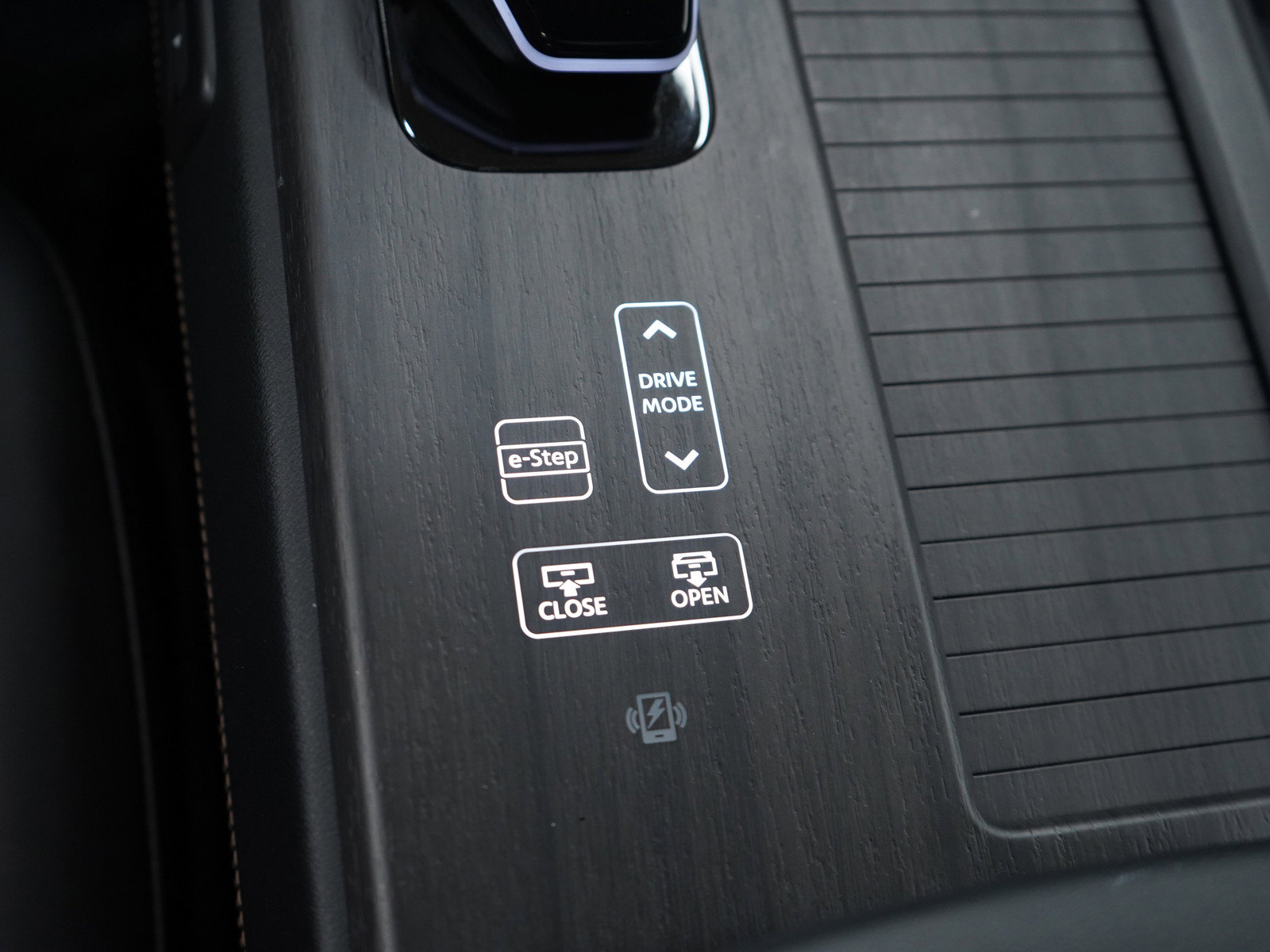 Used 2024 Nissan Ariya AWD image 26