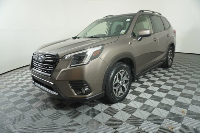 Used 2023 Subaru Forester Premium image 3