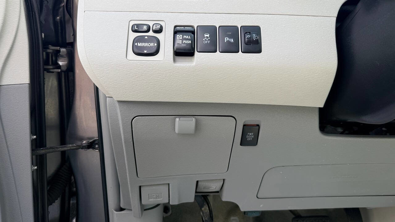 Used 2012 Toyota Sienna Limited w/ Premium Pkg image 23