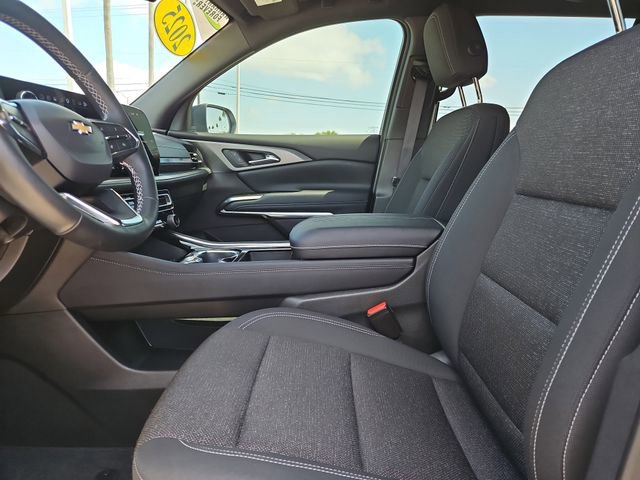 Used 2025 Chevrolet Traverse LT w/ Driver Confidence Package image 17
