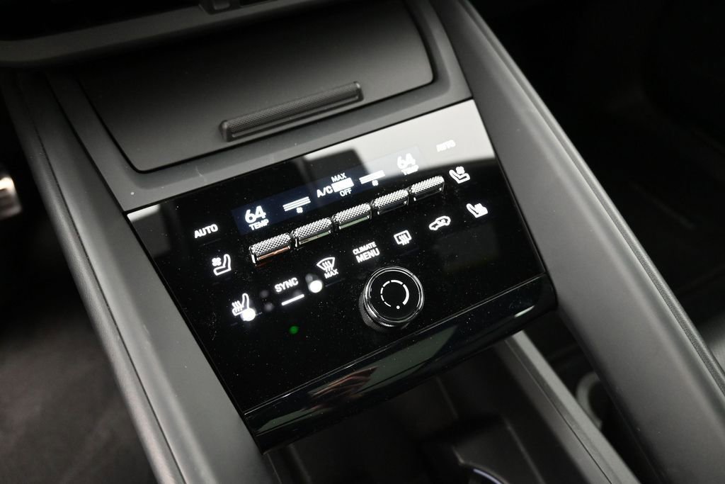 Certified 2025 Porsche Macan 4S Electric AWD/4WD image 23