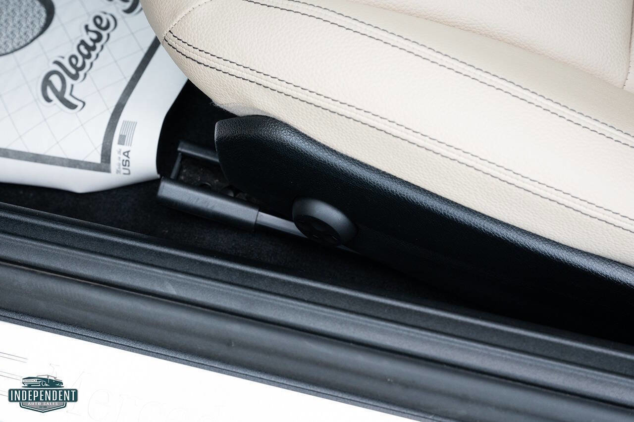 Used 2013 Mercedes-Benz SLK 250 image 16