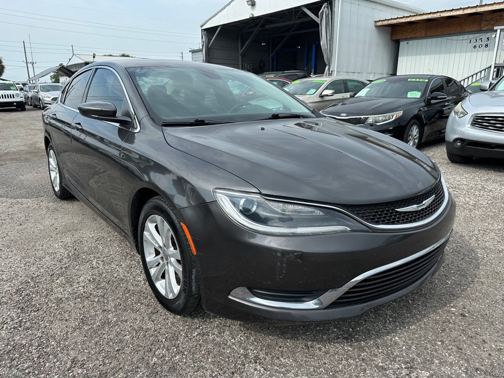 Used 2016 Chrysler 200 Limited w/ Anniversary Edition FWD image 3