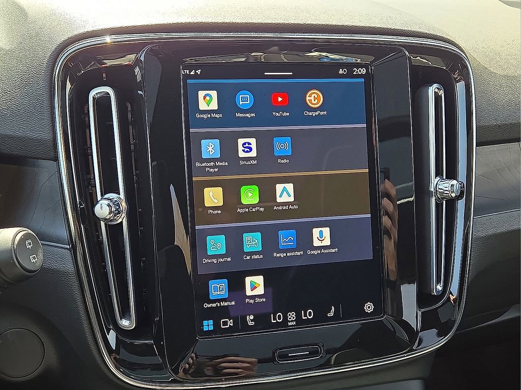 Used 2023 Volvo XC40 Recharge Plus w/ Protection Package Premier image 28