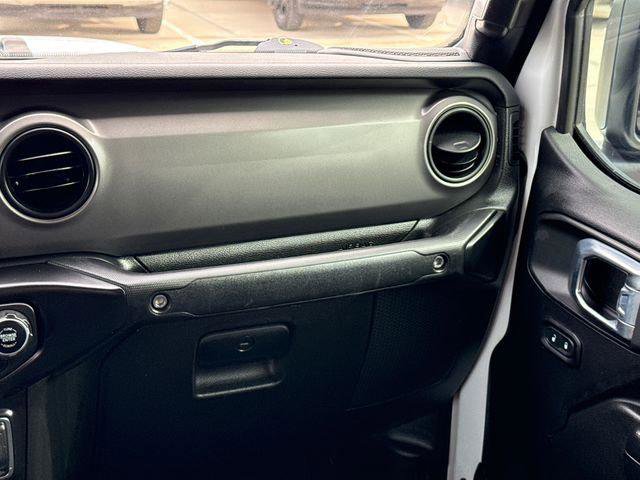 Certified 2021 Jeep Gladiator Willys image 17