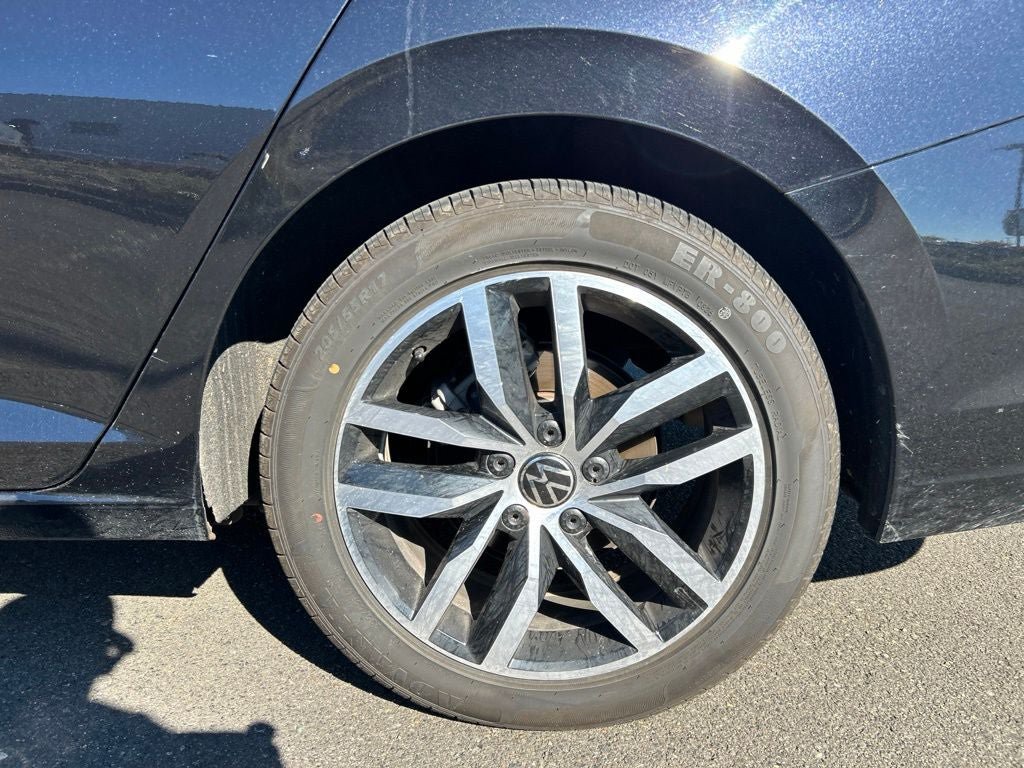 Certified 2025 Volkswagen Jetta SE FWD image 4