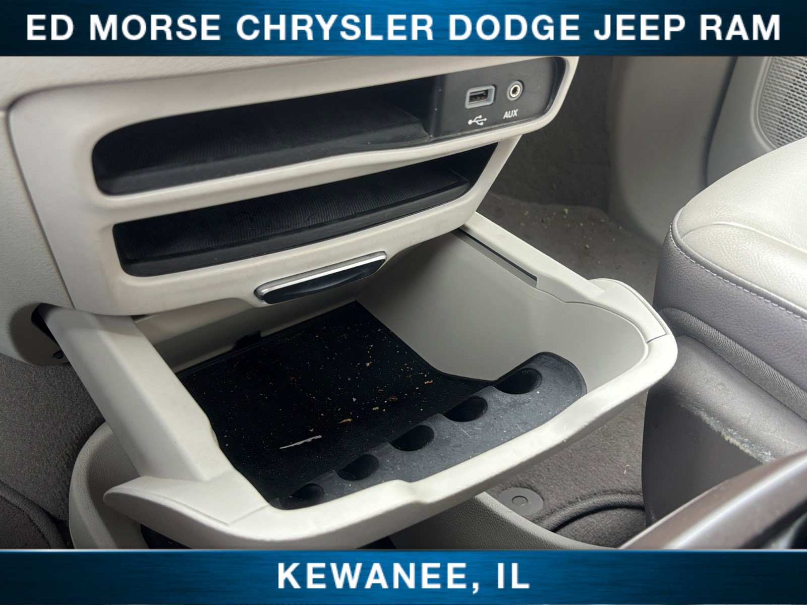 Used 2019 Chrysler Pacifica Touring-L FWD image 35