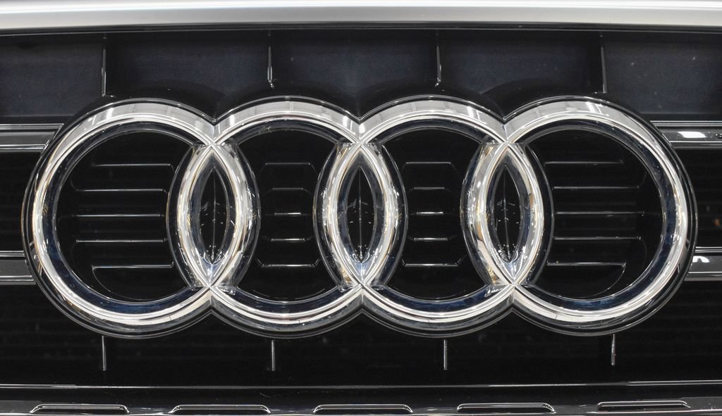 Used 2018 Audi Q3 2.0T Premium w/ Convenience Package AWD/4WD image 10