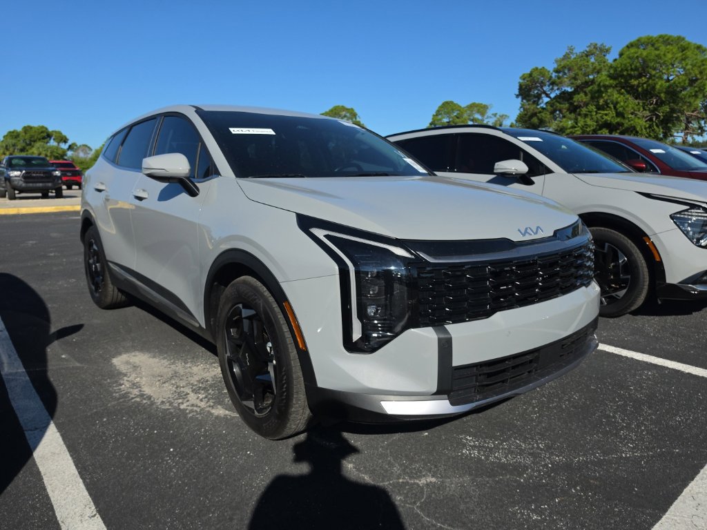 Certified 2026 Kia Sportage EX FWD image 2