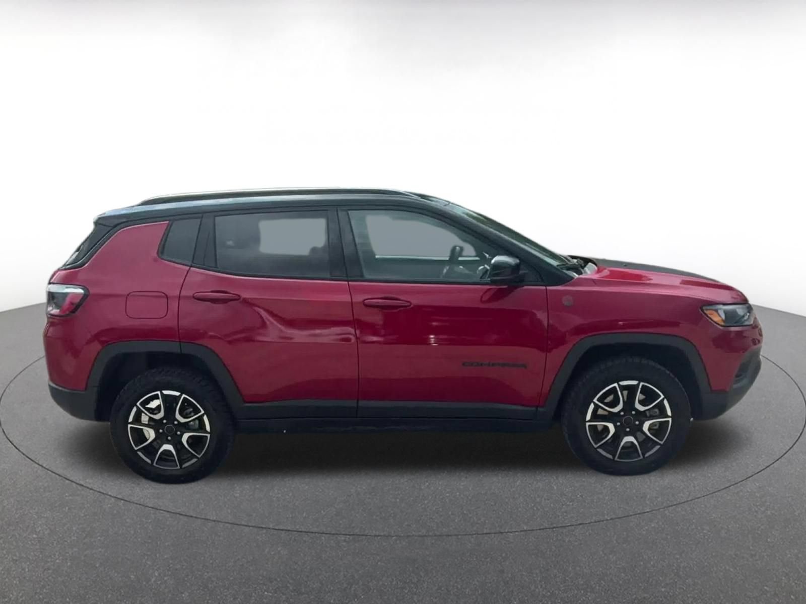 Used 2025 Jeep Compass Trailhawk AWD/4WD image 16