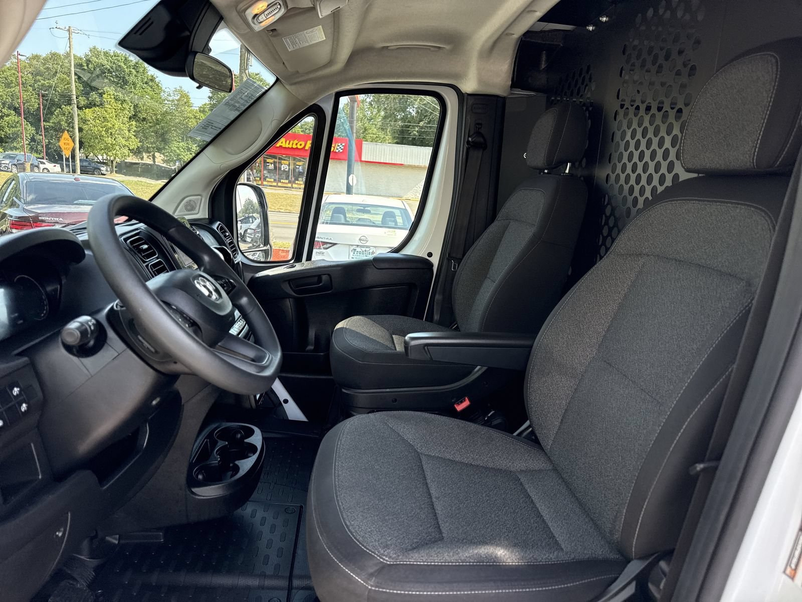 Used 2025 RAM ProMaster 2500 w/ U-Haul Equipment Group FWD image 9