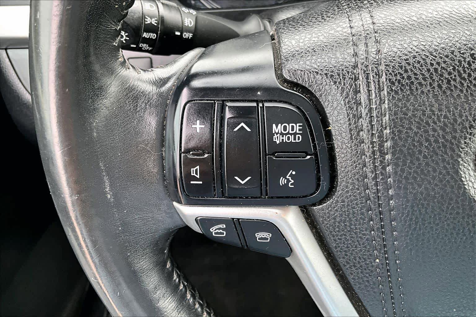 Used 2015 Toyota Highlander XLE AWD/4WD image 22