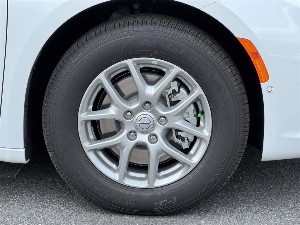 New 2026 Chrysler Pacifica Select image 11