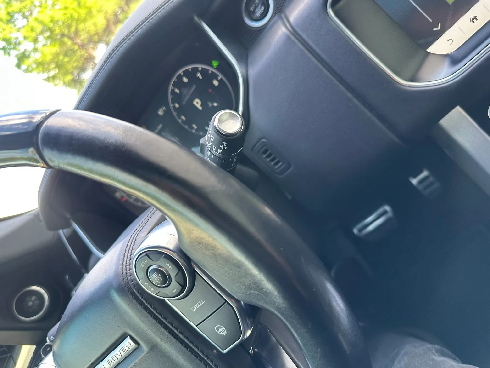 Used 2017 Land Rover Range Rover Long Wheelbase Supercharged image 43