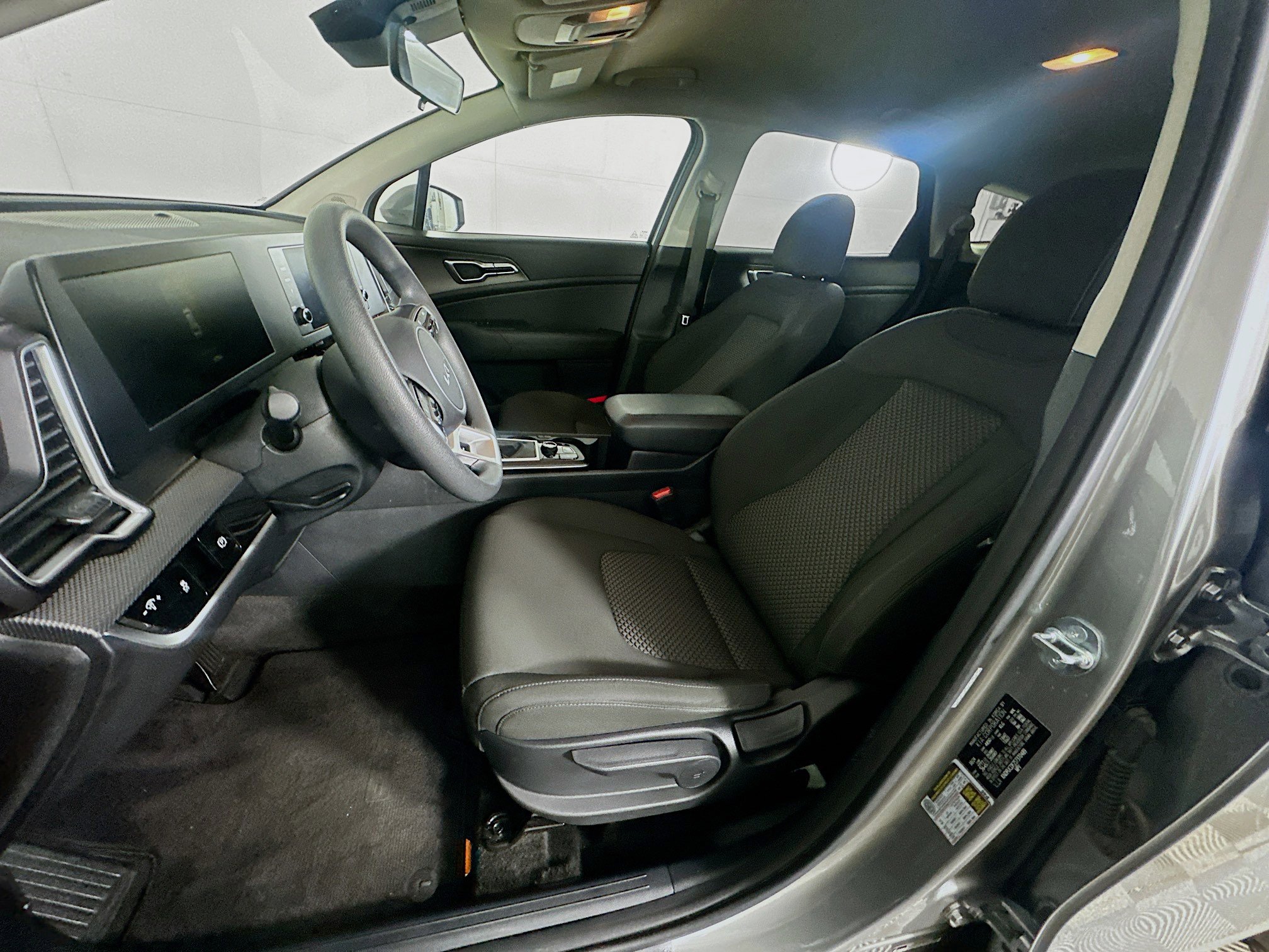 Used 2025 Kia Sportage LX image 13