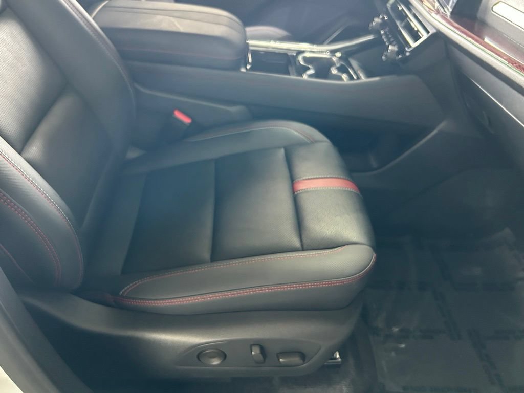 Used 2024 Chevrolet Traverse RS FWD image 42